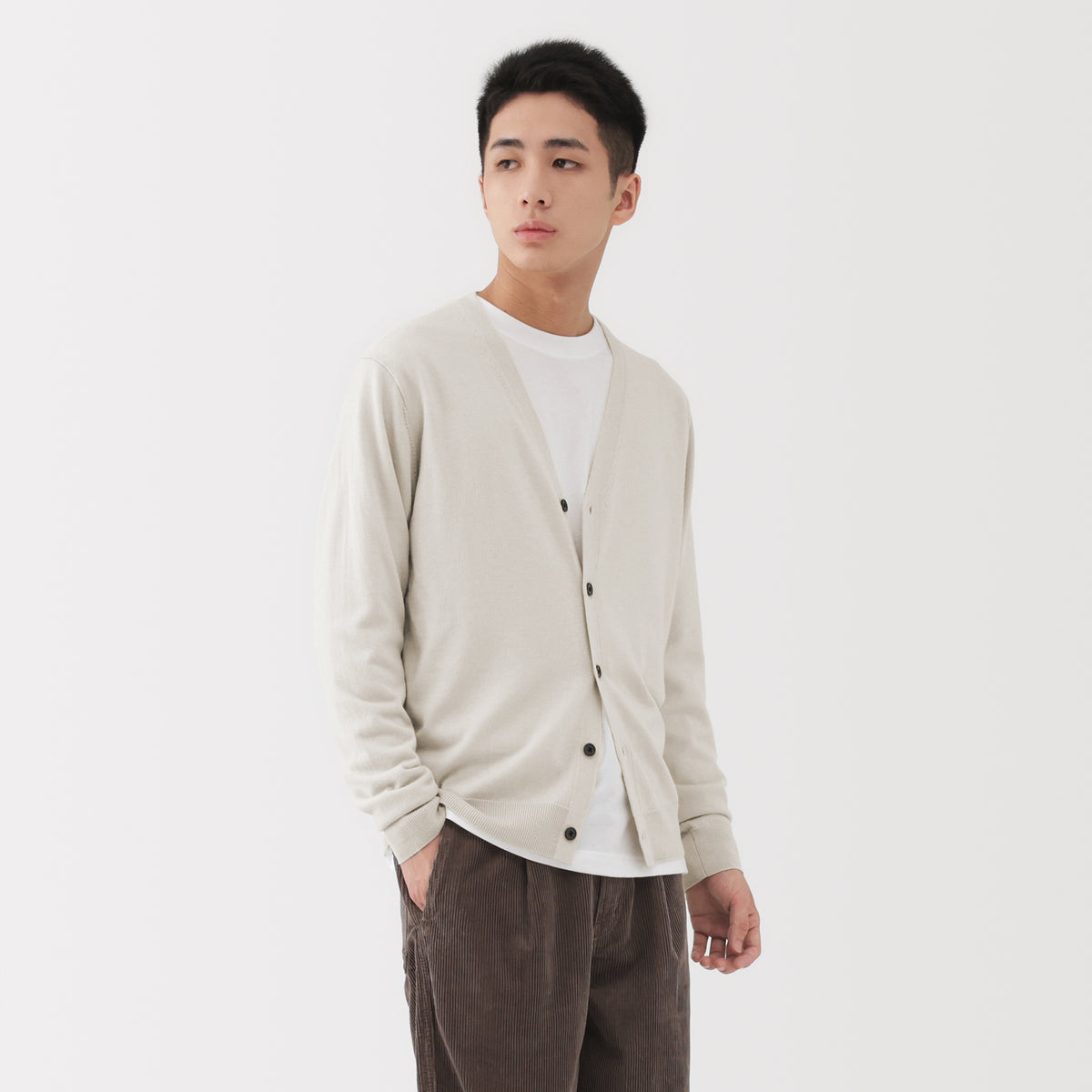Wool V-Neck Cardigan | Men's Fall Fashion | MUJI Canada