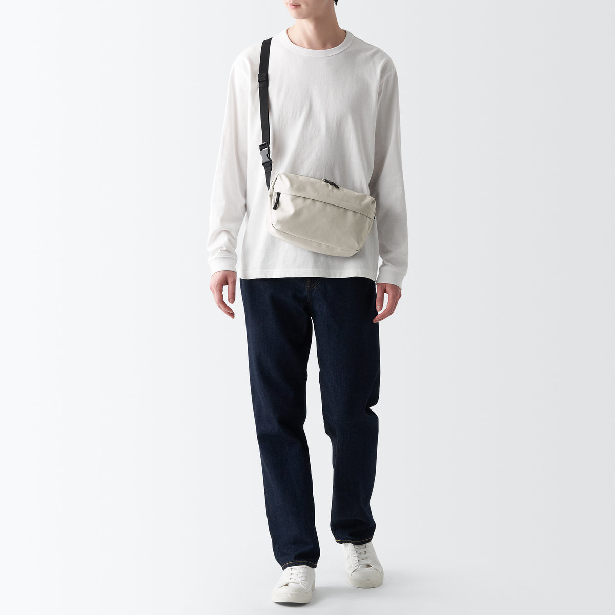 2-Way Water Repellent Shoulder Bag | MUJI Canada