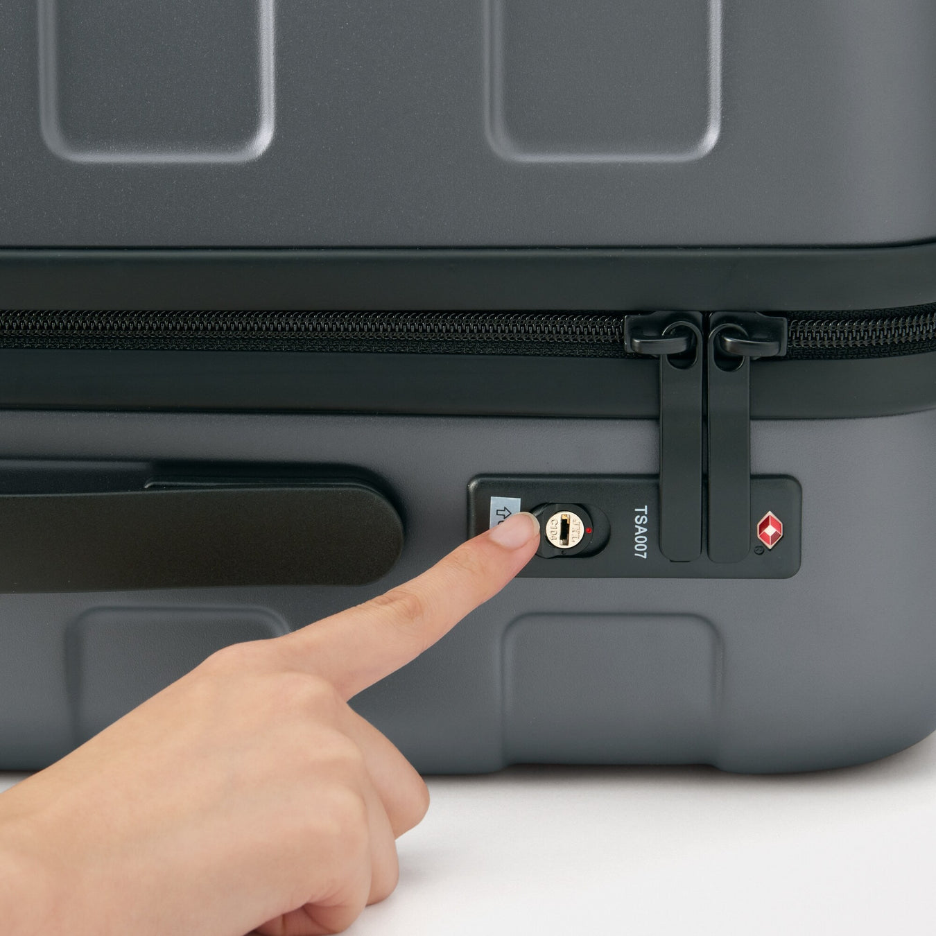 Adjustable Handle Hard Shell Suitcase 36L | Carry-On Grey MUJI