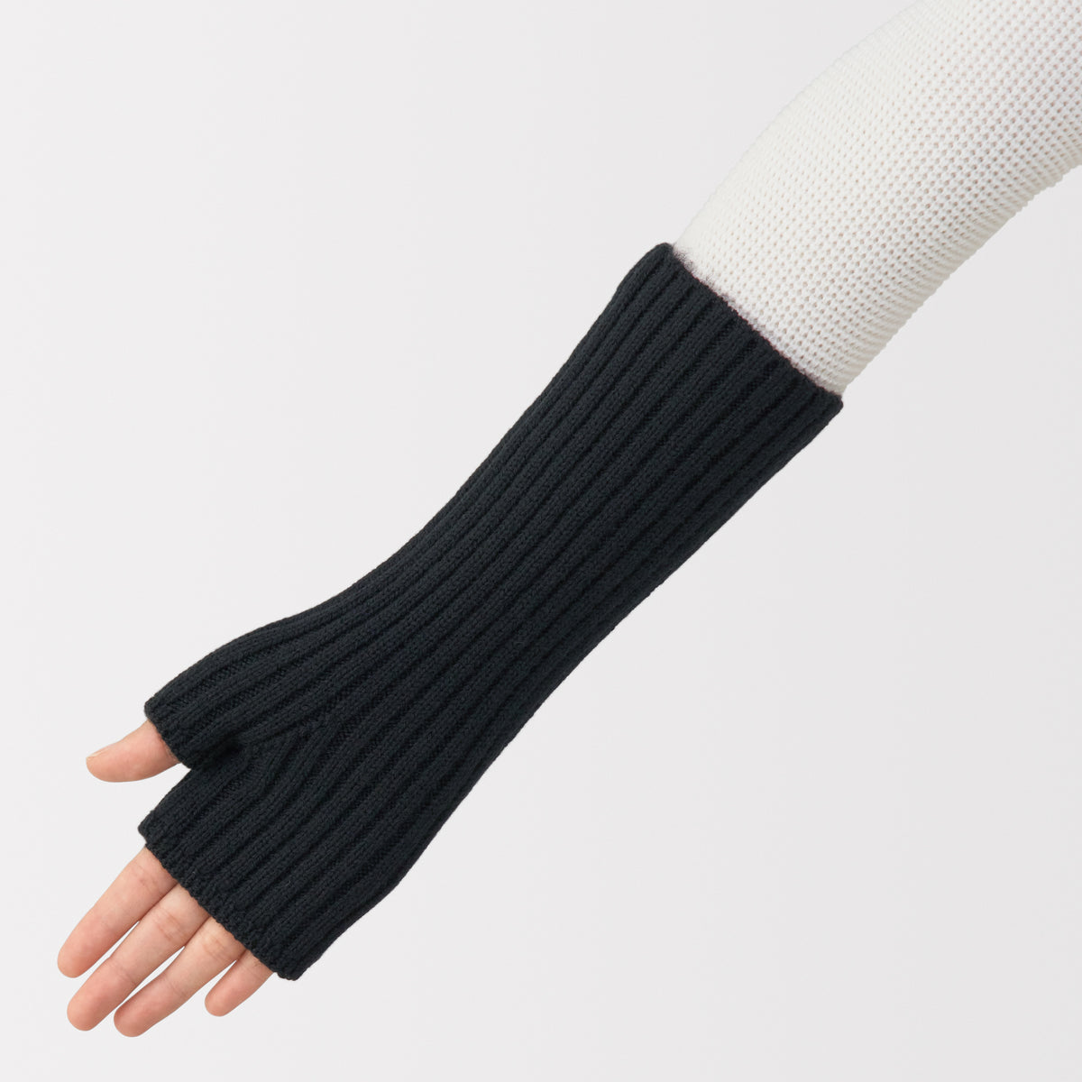 Merino Wool Ribbed Arm Warmers | Winter Accessories | MUJI Canada