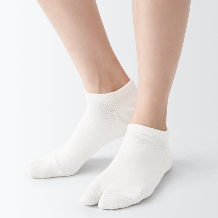 Women's Right Angle Tabi-Style Sneaker Socks
