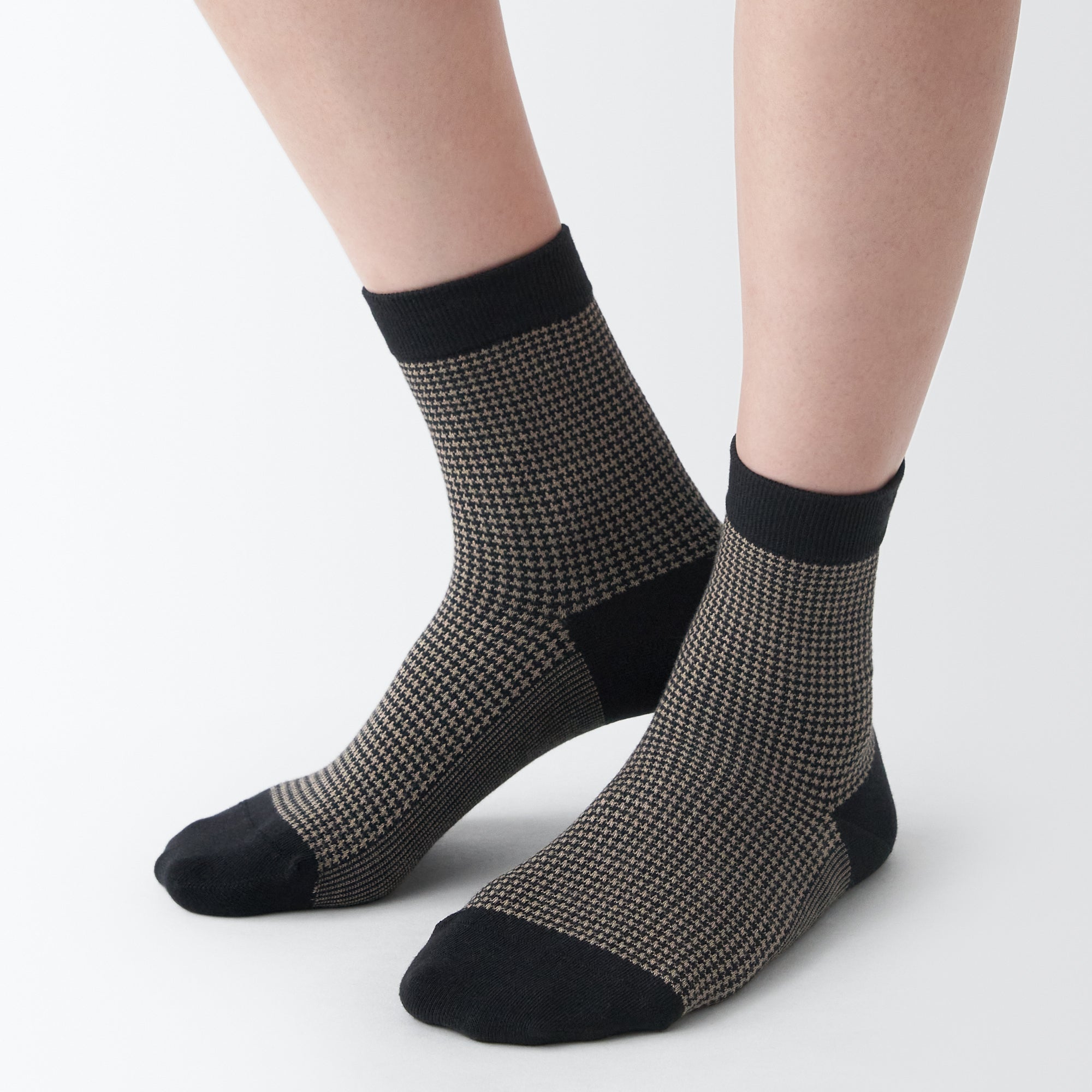 Right Angle Loose Top Houndstooth Short Socks